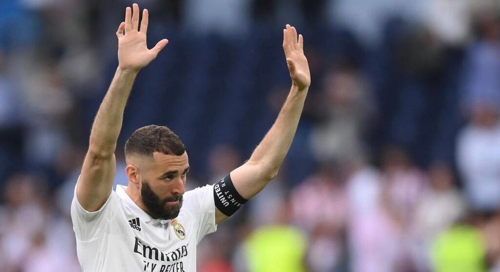 Karim Benzema faisant ses adieux au Real Madrid 