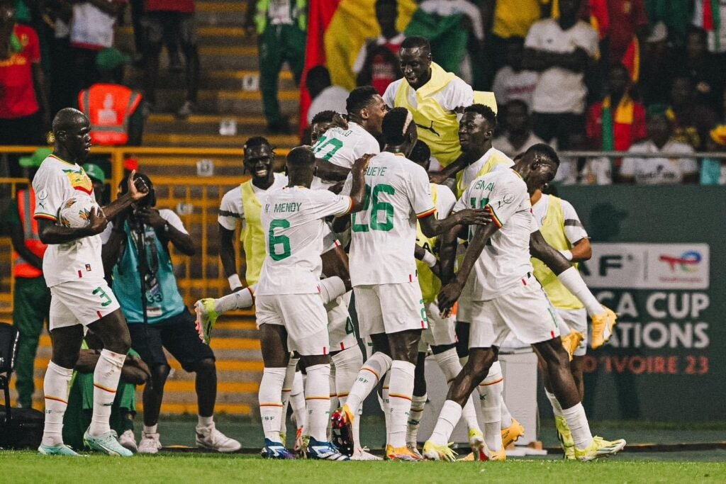 Les Lions après le but de Abdoulaye Seck