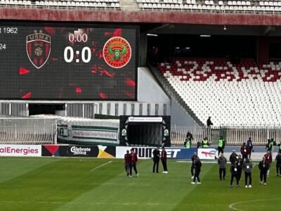 les joueurs de l'USM Alger qui attendent ceux de la RS Berkane