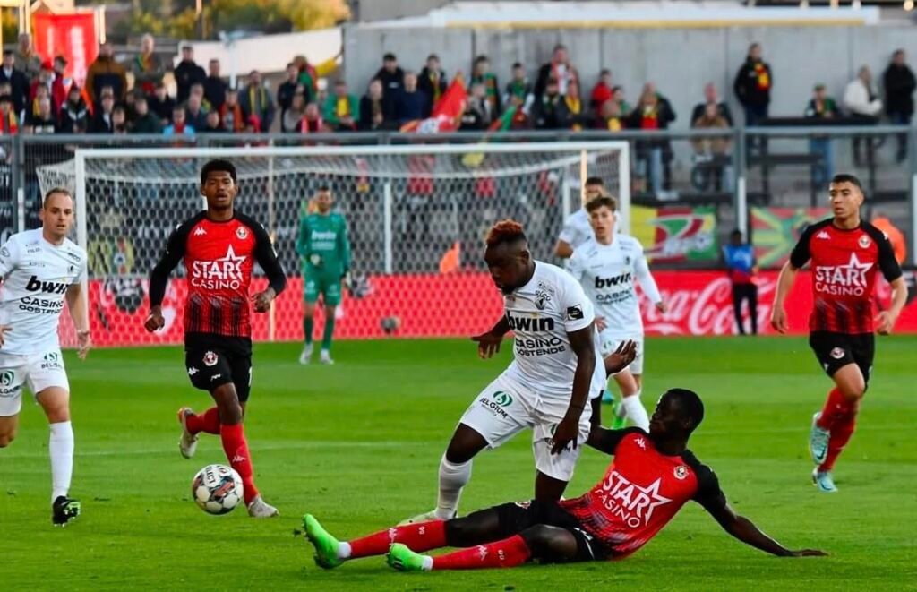 Moustapha Mbow, par ses performances vise une place en sélection. Le défenseur central du Paris FC, connaît un début de saison tonitruant. 