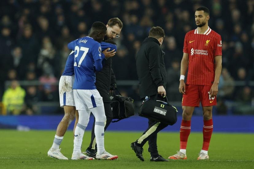 Iliman Ndiaye sorti sur blessure face à Liverpool