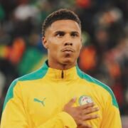 À quoi joue Ismail Jakobs ?