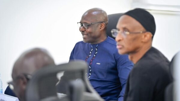 Abdoulaye Seydou Sow se substitue à Abdoulaye Fall.