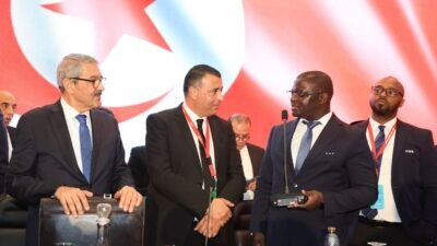 La Tunisie est directement impliquée dans le retrait de la coupe d’Afrique au Sénégal. Le directeur général de la finale de même que son président de fédération, sont tous les deux intervenus, en faveur du Maroc. Le tout en tordant le bras au droit., pour plaire à l’ami Fouzi Lekjaa.