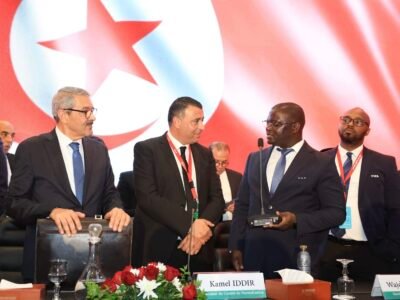 La Tunisie est directement impliquée dans le retrait de la coupe d’Afrique au Sénégal. Le directeur général de la finale de même que son président de fédération, sont tous les deux intervenus, en faveur du Maroc. Le tout en tordant le bras au droit., pour plaire à l’ami Fouzi Lekjaa.