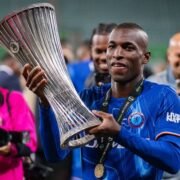 NICOLAS JACKSON, L’HOMME À TROPHÉES !