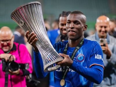 NICOLAS JACKSON, L’HOMME À TROPHÉES !