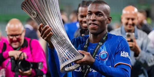 NICOLAS JACKSON, L’HOMME À TROPHÉES !