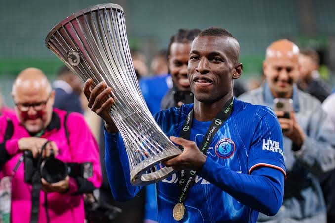 Nicolas Jackson vainqueur de la Conference League