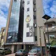 Sadio Mané « prête » son immeuble à la fédération sénégalaise de football. Une affaire, qui crée doute, incompréhension et renforce les détracteurs de la nouvelle équipe dirigeante du football sénégalais.