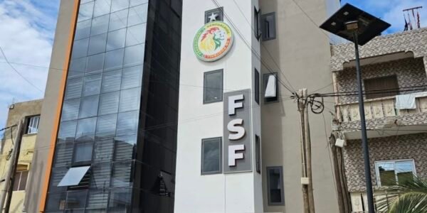 Sadio Mané « prête » son immeuble à la fédération sénégalaise de football. Une affaire, qui crée doute, incompréhension et renforce les détracteurs de la nouvelle équipe dirigeante du football sénégalais.