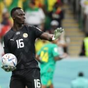La brusque retraite internationale de Édouard Mendy interroge.
