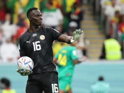 La brusque retraite internationale de Édouard Mendy interroge.